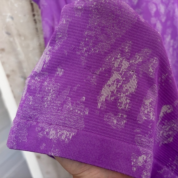 Lululemon Swiftly Tech Short Sleeve Shirt 2.0, Shadow Bloom - Picture 3 of 5